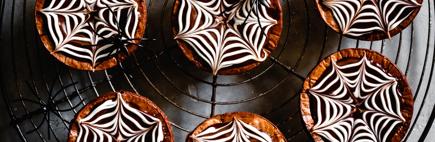 Spiderweb Brownie Cakes