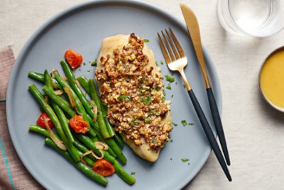 Almond-Crusted Chicken with Honey Mustard and Sautéed Green Beans | Safeway