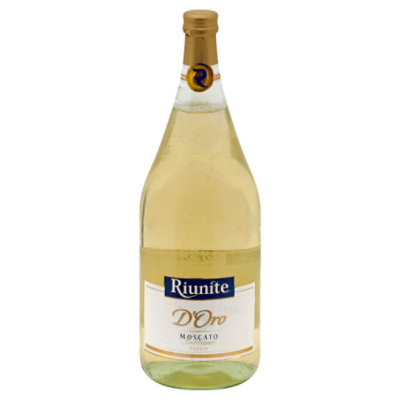 Riunite Moscato Doro Wine - 1.5 Liter - Image 1