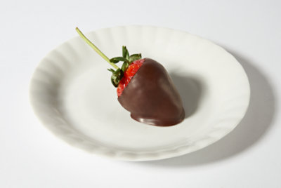 Fresh Cut Strawberries Chocolate Covered 1 Count - 2 Oz