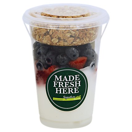 Fresh Cut Yogurt Parfait Vanilla With Strawberry & Blueberry - 12 Oz (480 Cal) - Image 1