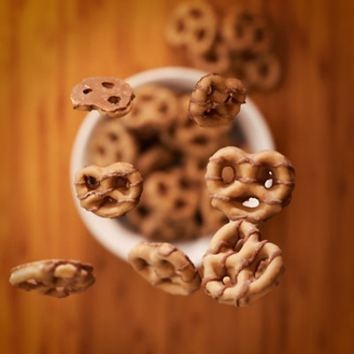 REESE'S Peanut Butter Candy Drizzled In Milk Chocolate Dipped Pretzels Bag - 4.25 Oz - Image 4