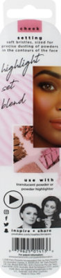 Real Techniques Setting Powder + Highlighter Brush - Each - Image 4