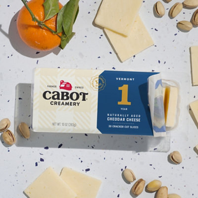 Cabot Creamery 1 Year White Extra Sharp Cheddar Cracker Cut - Image 2