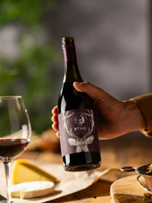 St Huberts The Stag Central Coast Pinot Noir Red Wine - 750 Ml - Image 2