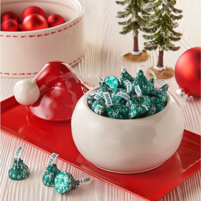 HERSHEY'S KISSES Mint Truffle Flavored Christmas Candy Bag - 9 Oz - Image 4