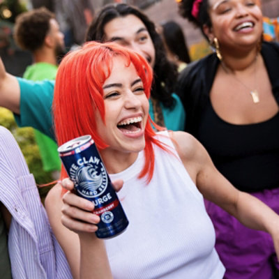 White Claw Surge Blackberry Sparkling Water In Cans - 19.2 Fl. Oz. - Image 4