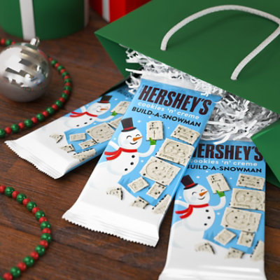 HERSHEY'S Build-A-Snowman Cookies 'n' Creme Christmas Candy Bar - 4 Oz - Image 4