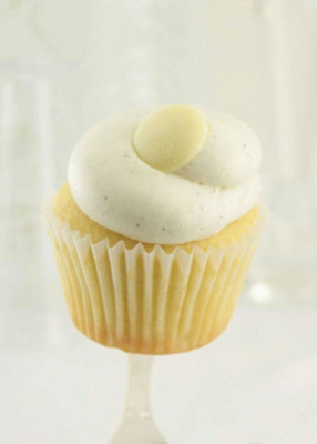 Sweet Street Vanilla Bean Cupcake - 8 per pack (Pack of 4) - Image 1