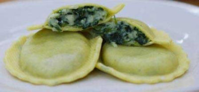 Seviroli Foods Large Round Spinach and Mozzarella Ravioli Pasta - 5 Pound (Pack of 2) - Image 1