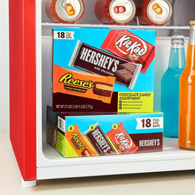 Hershey's Kit Kat And Reese's Assorted Milk Chocolate Candy Variety Box - 27.3 OZ - Image 4