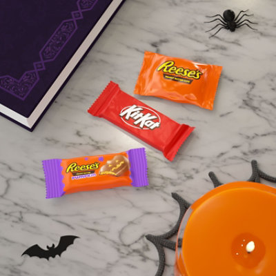 KIT KAT and REESE'S Assorted Milk Chocolate Snack Size Halloween Candy Bag - 19.92 Oz - Image 4
