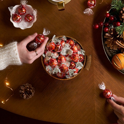 Lindt Lindor Holiday Milk Chocolate Candy Truffles Bag - 5.1 Oz - Image 2