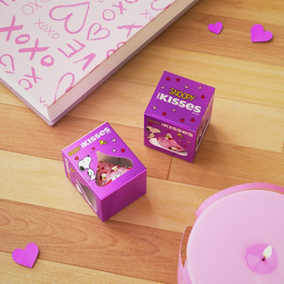 Hershey's Kisses Milk Chocolate Snoopy And Friends Valentine's Candy Gift Box - 1.45 Oz - Image 4