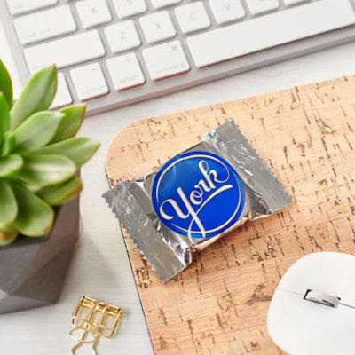 York Dark Chocolate Covered Peppermint Patties Family Pack Stand Up Bag - 15.4 OZ - Image 4