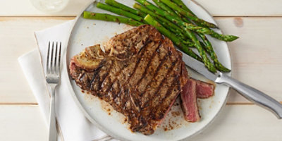  Steak and asparagus