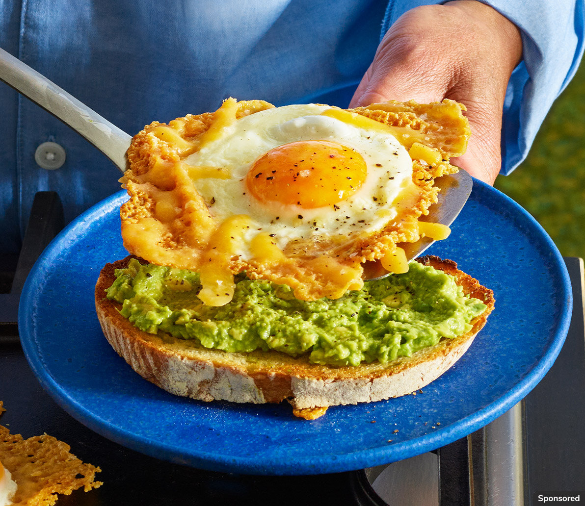 https://images.albertsons-media.com/is/image/ABS/tillamook-cheddar-egg-avocado-sandwich-block?scl=1